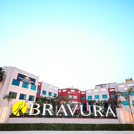 Bravura Gold Resort Meerut Exteriör bild