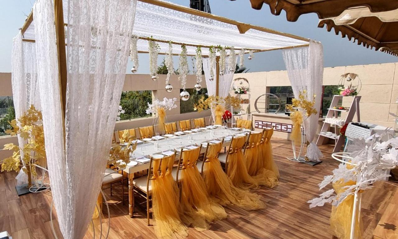 Bravura Gold Resort Meerut Exteriör bild