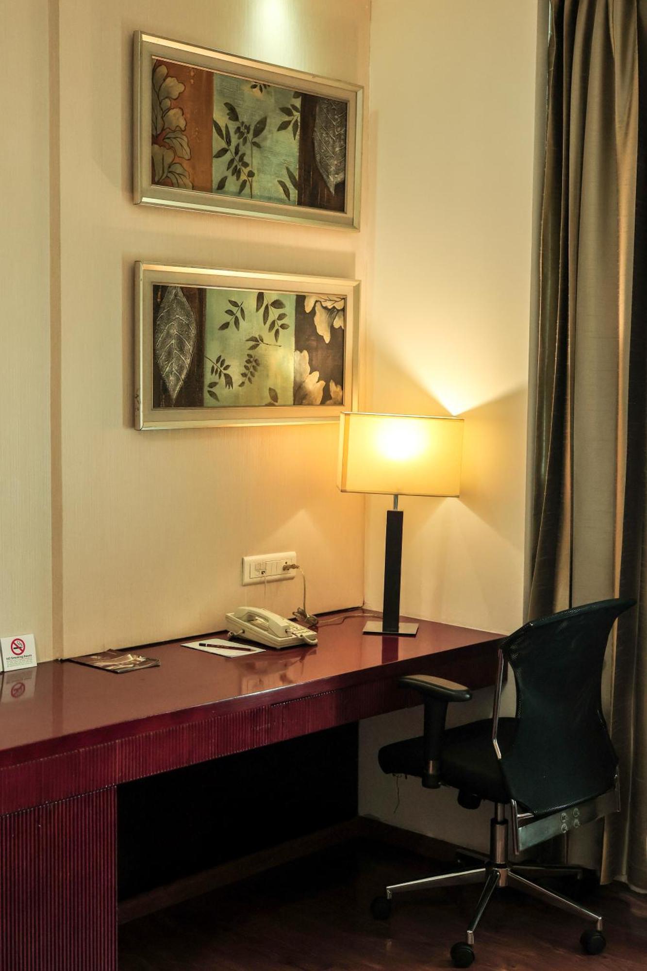 Bravura Gold Resort Meerut Exteriör bild