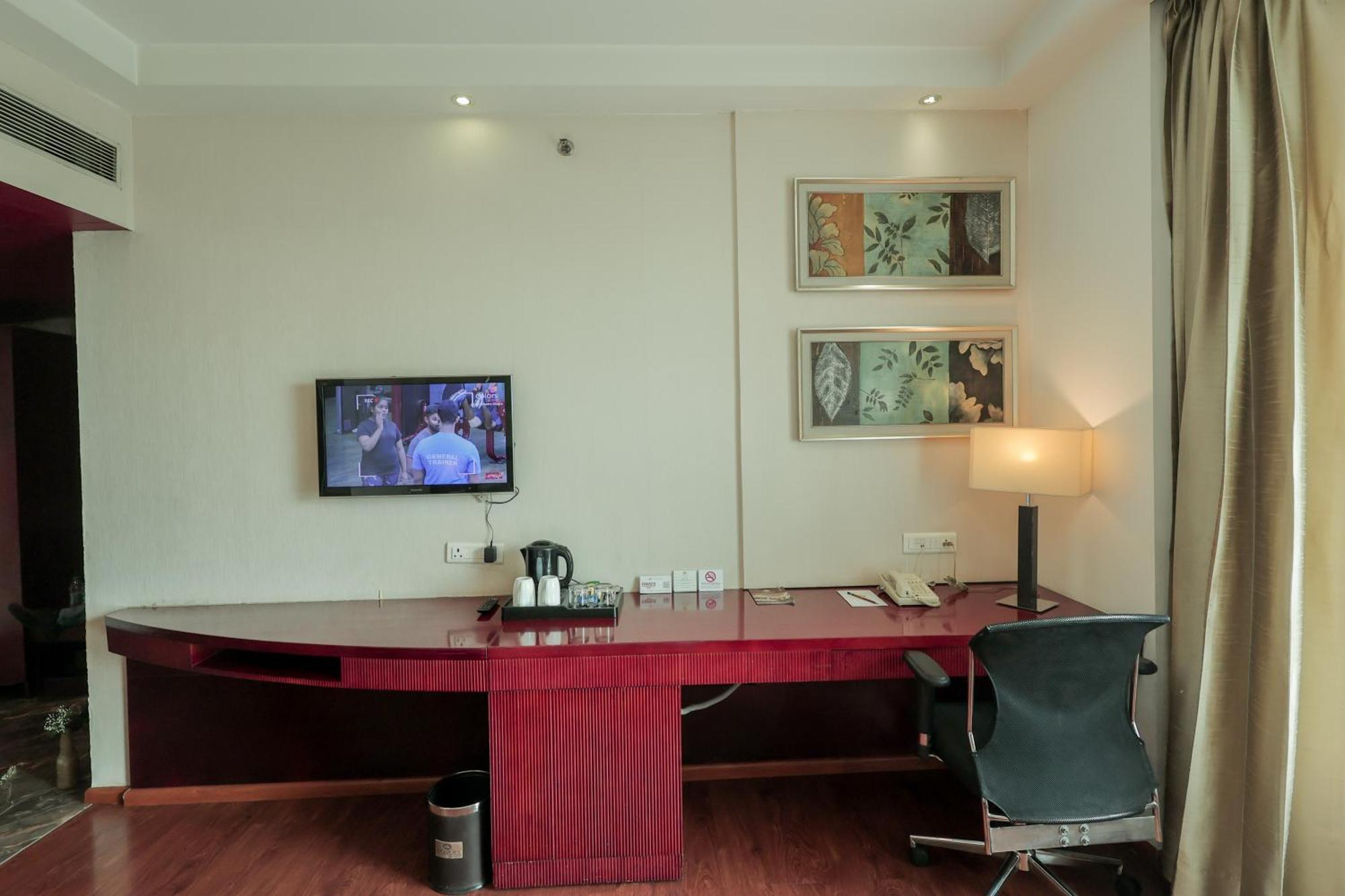 Bravura Gold Resort Meerut Exteriör bild