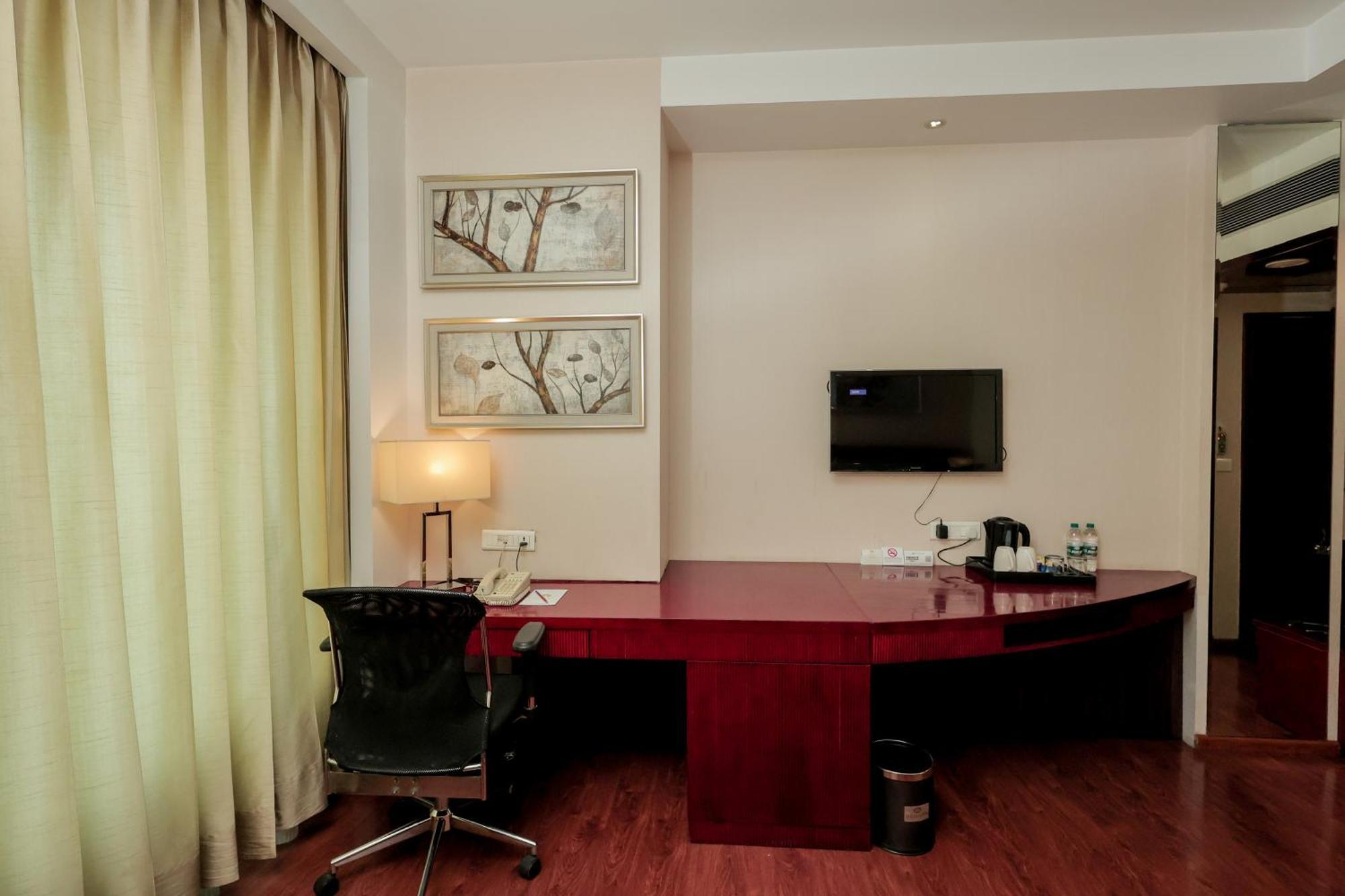 Bravura Gold Resort Meerut Exteriör bild