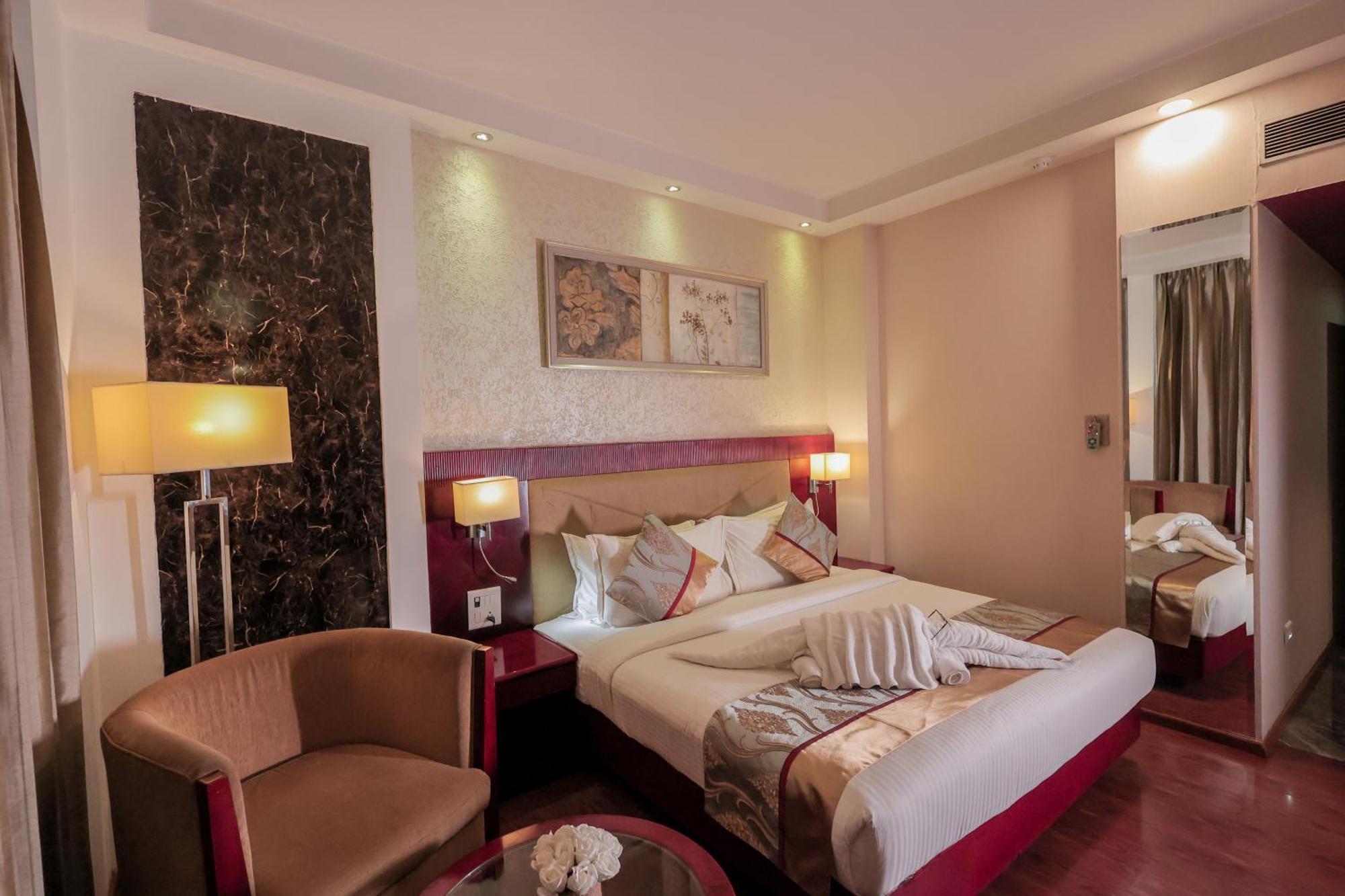 Bravura Gold Resort Meerut Exteriör bild